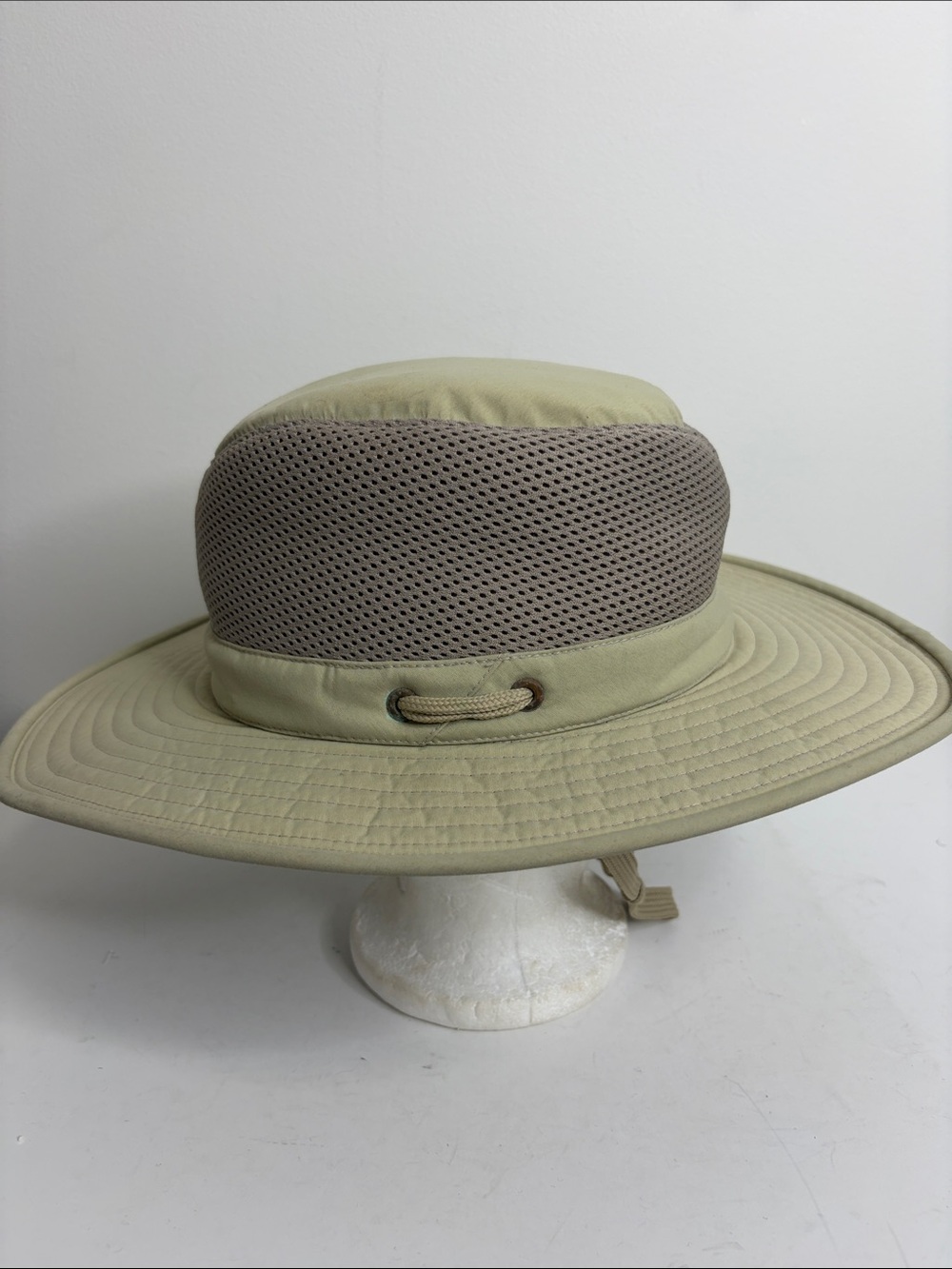 Tilley Hat Men 7 3/8 Khaki Beige Lightweight Mesh Made in Canada Packable Travel